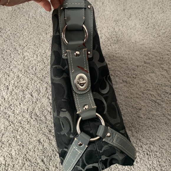 Coach Rare Largest Carly Hobo Bag J0926-F13981 - Picture 5 of 16